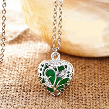 Load image into Gallery viewer, Glow In The Dark Heart Necklace