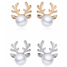 Load image into Gallery viewer, Crystal Antler Pearl Earrings &amp; Necklace Set
