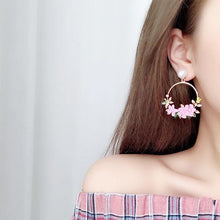 Load image into Gallery viewer, Pearl Circle Flower Drop Earrings
