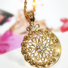 Load image into Gallery viewer, Glass Magnifier Flower Pendant Necklace
