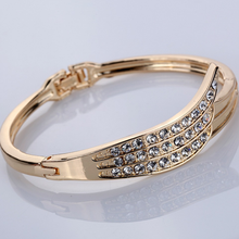 Load image into Gallery viewer, Angel Wings Bangle
