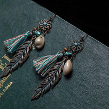 Load image into Gallery viewer, Tassel Fringe Leaf Stones Earrings
